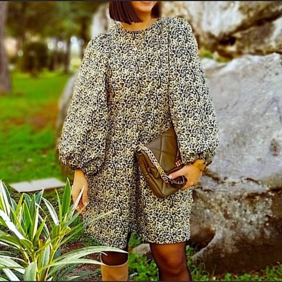 H&M Dresses & Skirts - 👗 H&M Voluminous Puff-sleeved Boho Floral DRESS